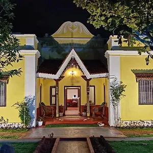  Hostel Xplorest